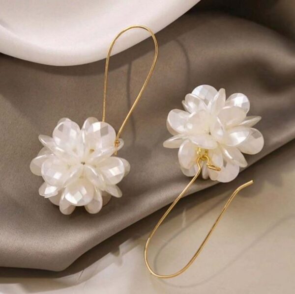 French Style Exaggerated Design Long Ball Flower Earring - Image 2